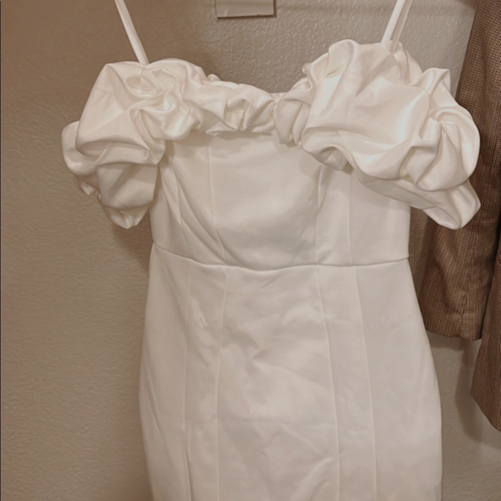 Beautiful white dress zip up back - NWT NEVER WORN